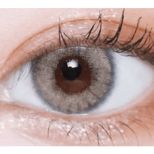 LensVery Silhouette2 Cream Beige Brown — single-eye close-up showing the contact lens appearance