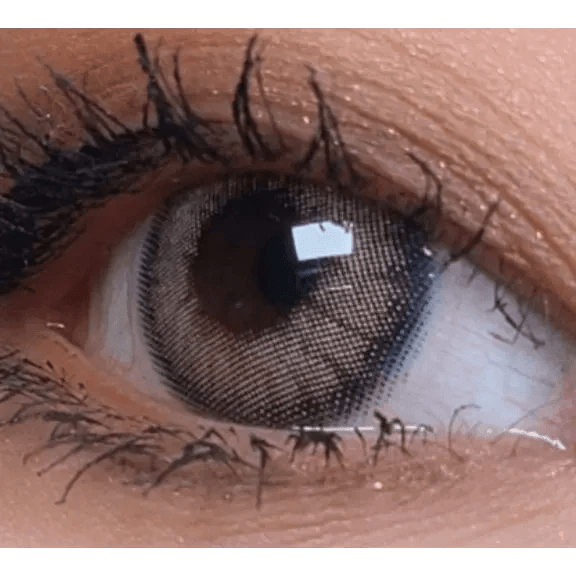 LensVery Silhouette2 Cream Beige Brown — single-eye close-up showing the contact lens appearance