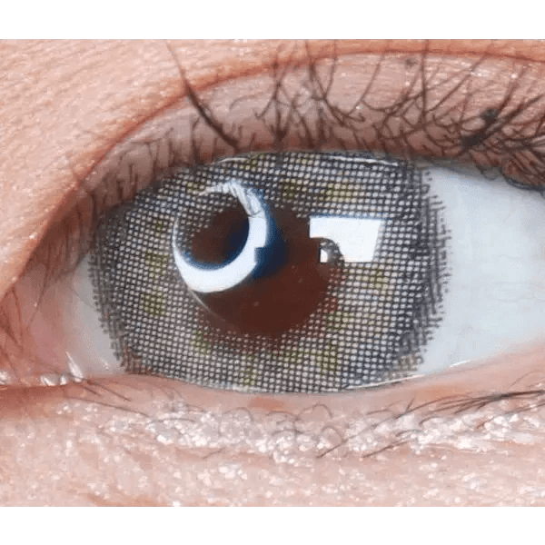 LensVery Silhouette Gray (10p) — single-eye close-up showing the contact lens appearance