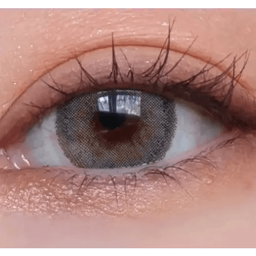 LensVery Silhouette Gray (10p) — single-eye close-up showing the contact lens appearance