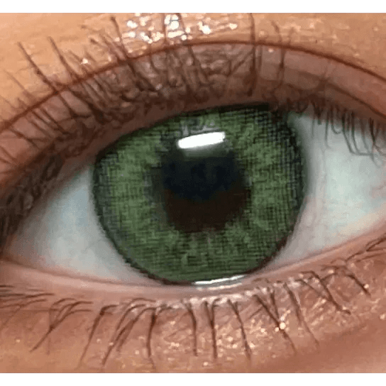 LensVery VeryTok Spring Green — single-eye close-up showing the contact lens appearance