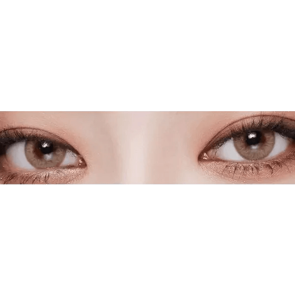 LensVery Wonder Eye Hazel — both eyes wearing the contact lenses