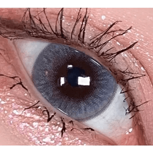 LensVery Wonder Eye Light Gray — single-eye close-up showing the contact lens appearance