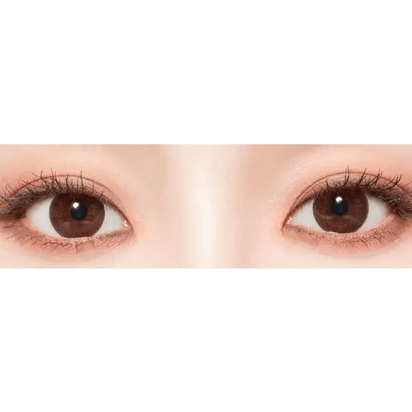 LensTown Lighly Classic Brown (20p) — both eyes wearing the contact lenses