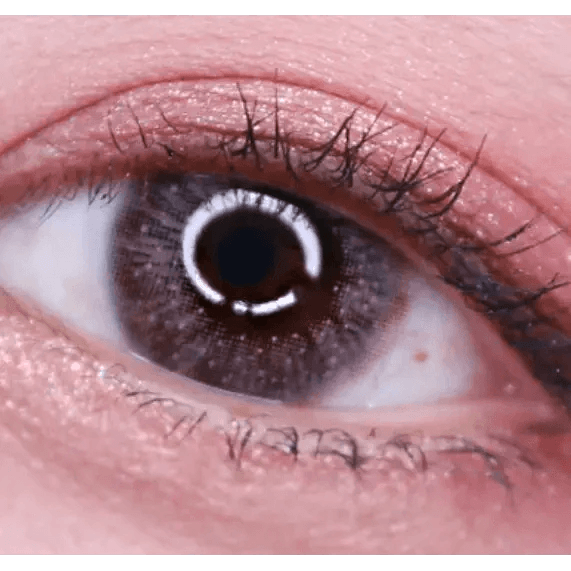 LensTown Lighly Lily Pink (20p) — single-eye close-up showing the contact lens appearance