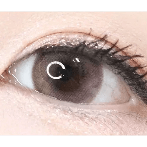 LensTown Lighly Mellow Pink (20p) — single-eye close-up showing the contact lens appearance