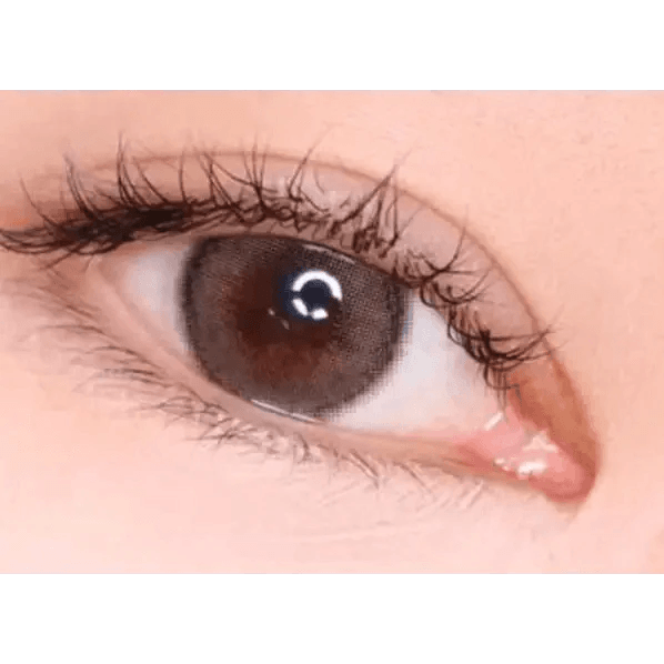 LensTown Lighly Rose Gray (30p) — single-eye close-up showing the contact lens appearance