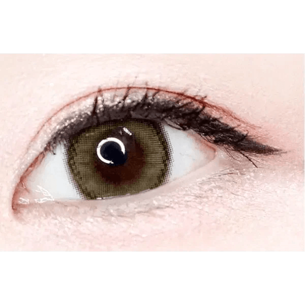 LensTown Lighly Rose Khaki (30p) — single-eye close-up showing the contact lens appearance
