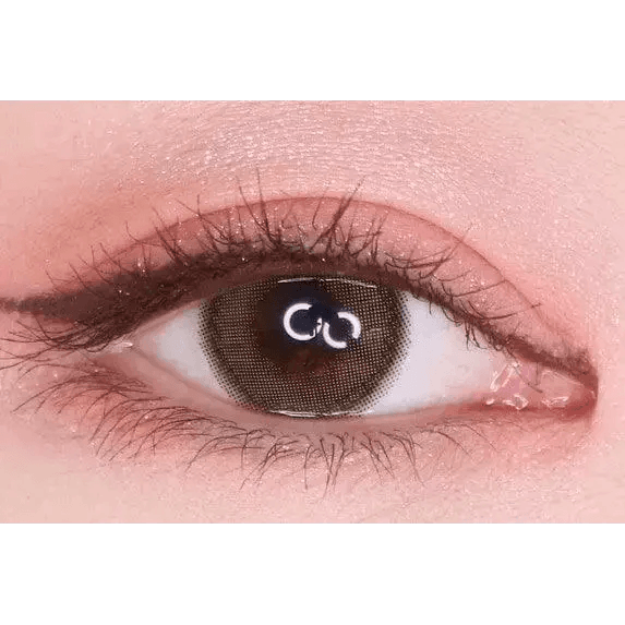 LensTown Lighly Rose Khaki (30p) — single-eye close-up showing the contact lens appearance