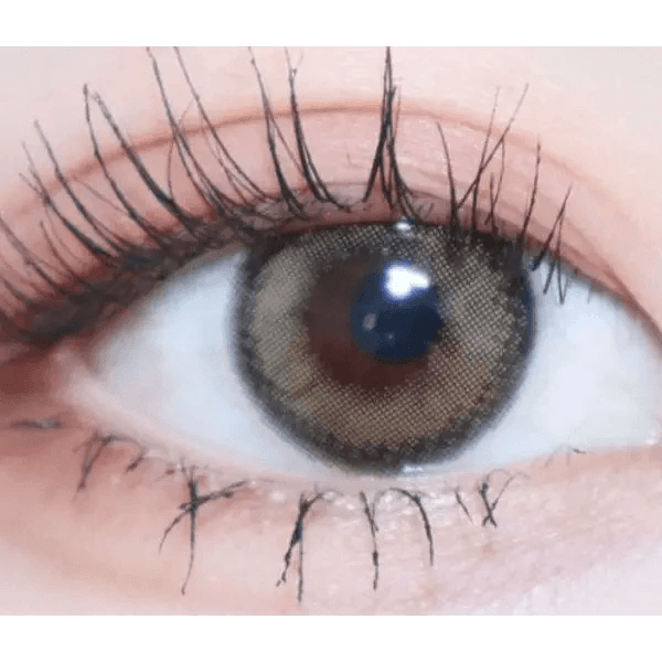 LensTown Lighly Rose Khaki (30p) — single-eye close-up showing the contact lens appearance