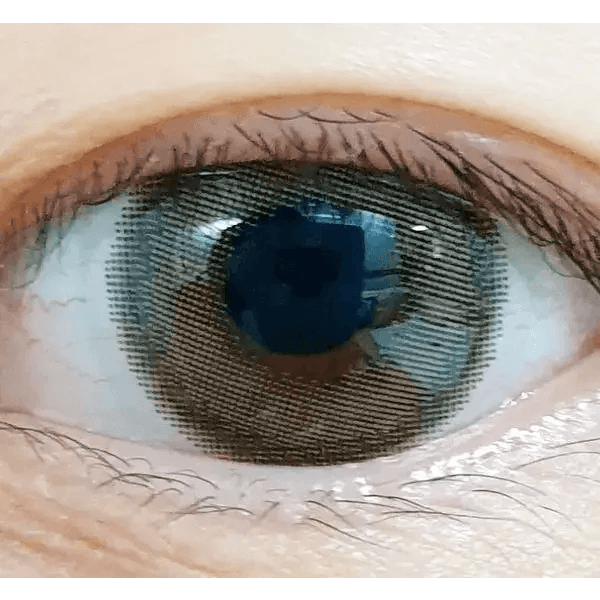 LensTown Lighly Rose Khaki (30p) — single-eye close-up showing the contact lens appearance