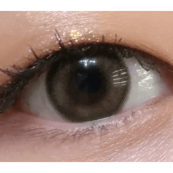 LensTown Lighly Rose Khaki (30p) — single-eye close-up showing the contact lens appearance