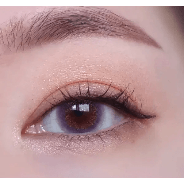 LensTown Lighly Vanada Berry Pink (20p) — single-eye close-up showing the contact lens appearance