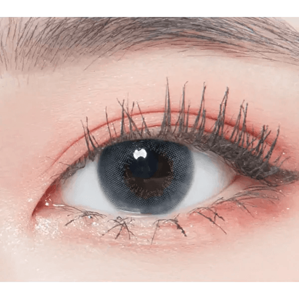 LensTown Lighly Vanada Emerald Gray (20p) — single-eye close-up showing the contact lens appearance