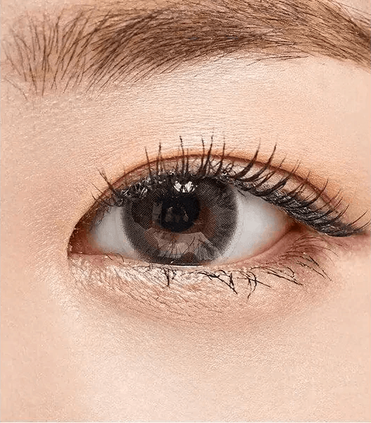Olens Maybe Gray — single-eye close-up showing the contact lens appearance