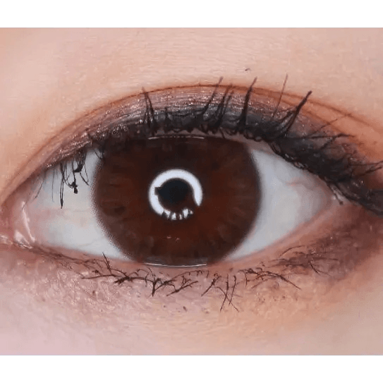 Olens Marry Me Choco — single-eye close-up showing the contact lens appearance