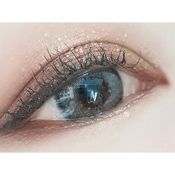LensTown Mio Blonde Gray — single-eye close-up showing the contact lens appearance