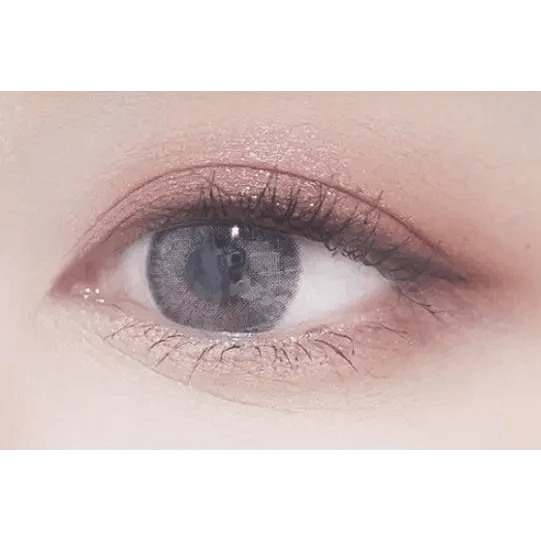 LensTown Mio Blonde Gray — single-eye close-up showing the contact lens appearance