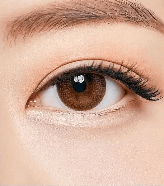 Olens Misty Romantic Hazel (20p) — single-eye close-up showing the contact lens appearance