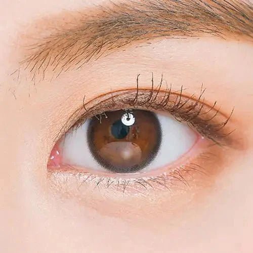 LensTown Nudy Coco Black Toric — single-eye close-up showing the contact lens appearance