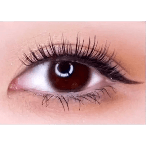LensTown Nudy Coco Brown (10p) — single-eye close-up showing the contact lens appearance