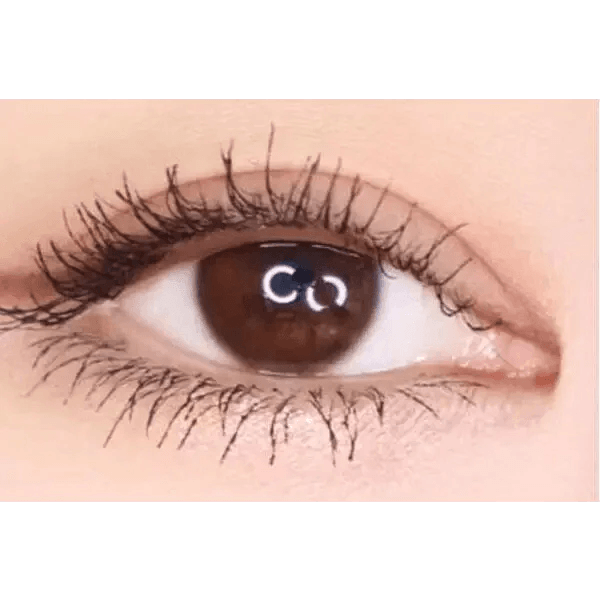 LensTown Nudy Coco Brown (10p) — single-eye close-up showing the contact lens appearance