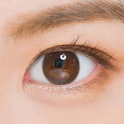 LensTown Nudy Coco Brown Toric — single-eye close-up showing the contact lens appearance