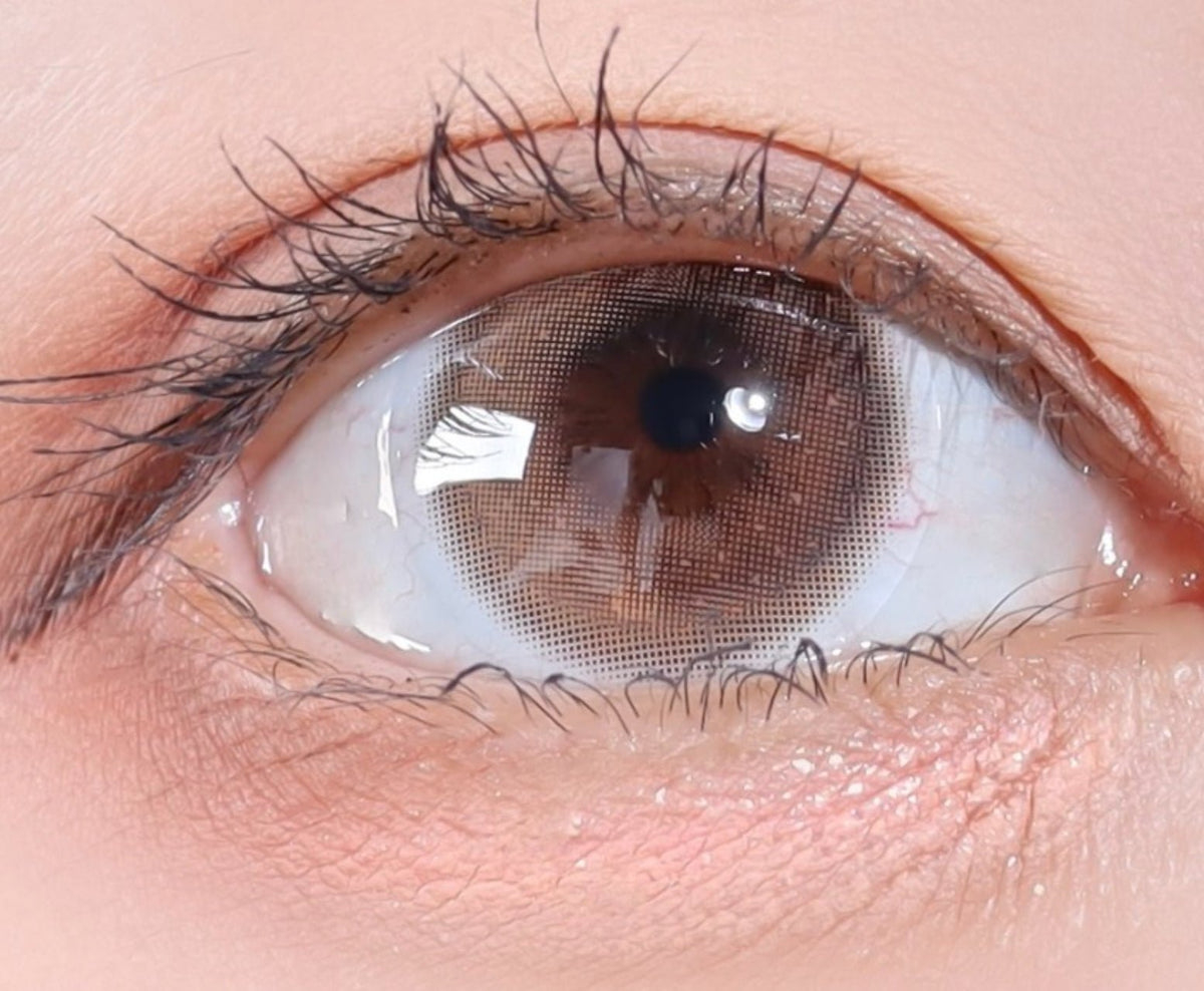 LensTown Odd I's M plain odd Apricot colored contact lens, 13.0mm graphic diameter, Monthly wear