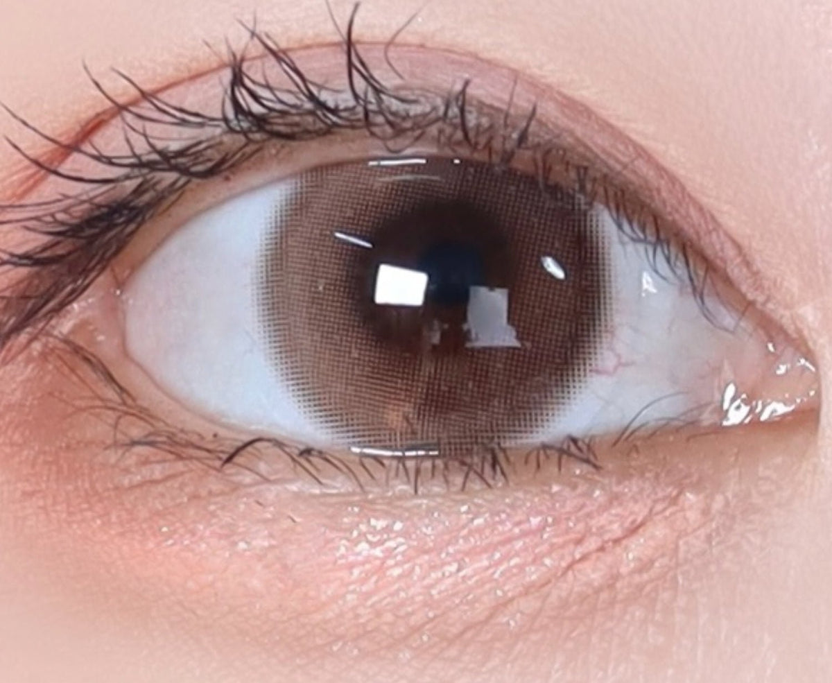 LensTown Odd I's M plain odd Apricot colored contact lens, 13.0mm graphic diameter, Monthly wear