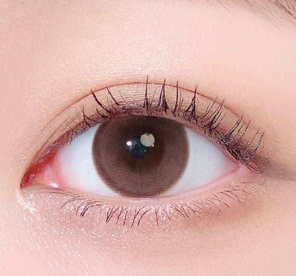 LensTown Odd I's M plain odd Brown colored contact lens, 13.0mm graphic diameter, Monthly wear