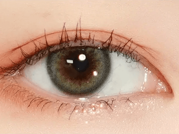 Olens Scandi Gray — single-eye close-up showing the contact lens appearance