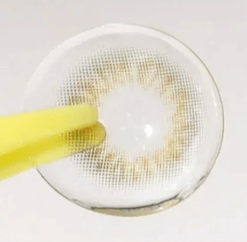 Olens Scandi Gray — contact lens held with tweezers