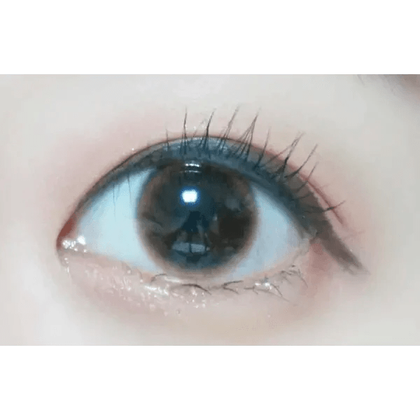 Olens Spring Rain Brown — single-eye close-up showing the contact lens appearance