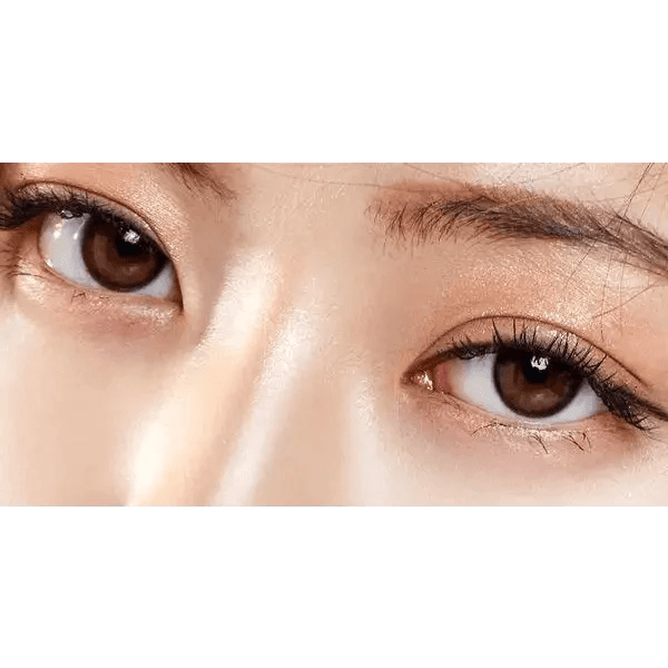 Olens Stay Black — both eyes wearing the contact lenses