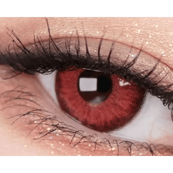 Olens Vampire Red — single-eye close-up showing the contact lens appearance