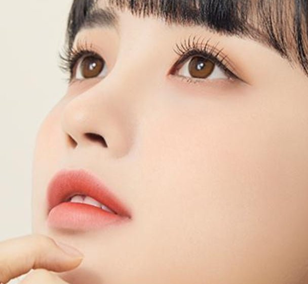 Olola Dahlia Brown colored contact lens, 13.2mm graphic diameter, 3-6 Months wear