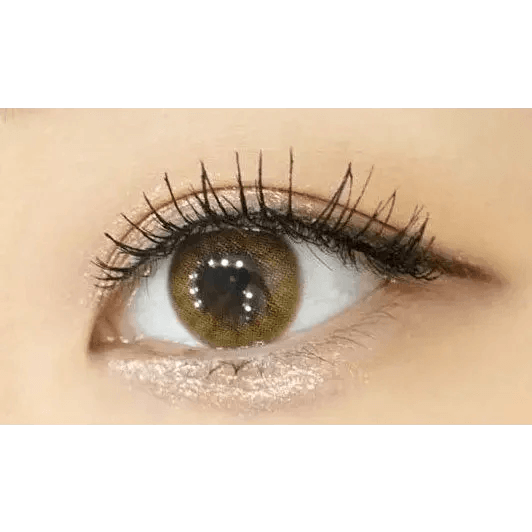 Olens Pearl Day Gold Brown — single-eye close-up showing the contact lens appearance