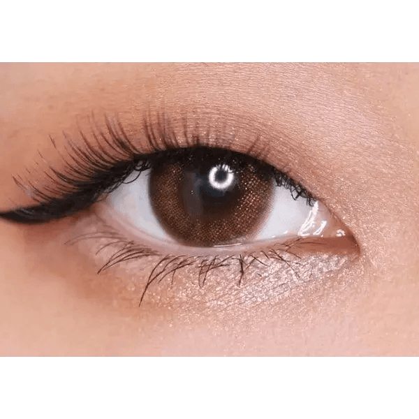 Olens Pearl Day Gold Brown — single-eye close-up showing the contact lens appearance
