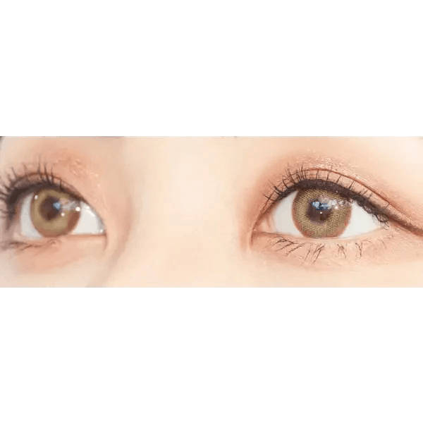 LensVery Photogenic Cream Beige (10p) — both eyes wearing the contact lenses