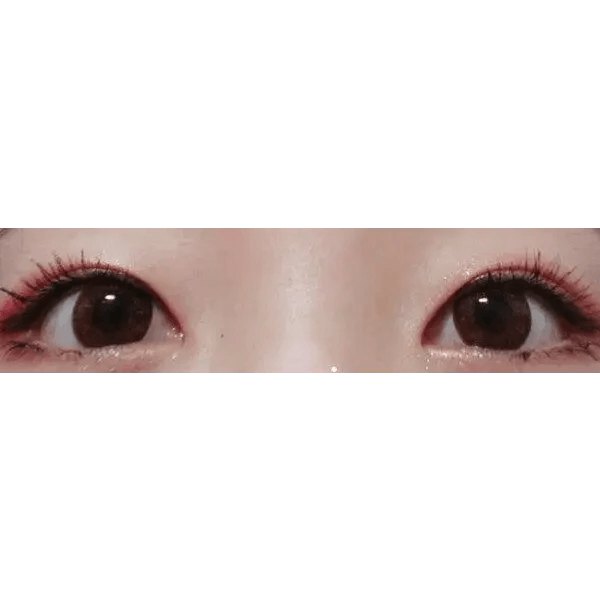 Olens Pi 2 Brown — both eyes wearing the contact lenses