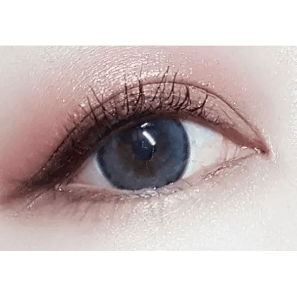 LensTown Pocopong Gray — single-eye close-up showing the contact lens appearance