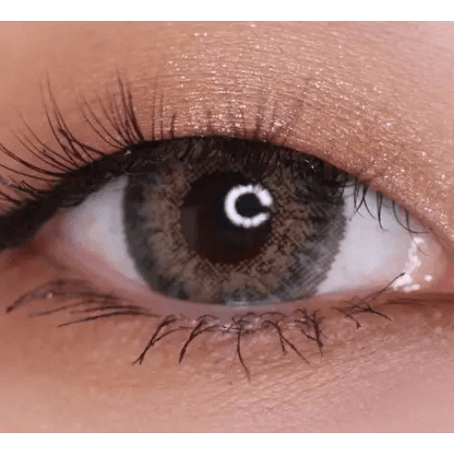 LensVery Poing Hazel Brown — single-eye close-up showing the contact lens appearance