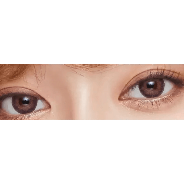 LensVery Poing Violet — both eyes wearing the contact lenses