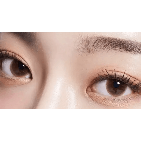 LensTown Precollege Brown — both eyes wearing the contact lenses
