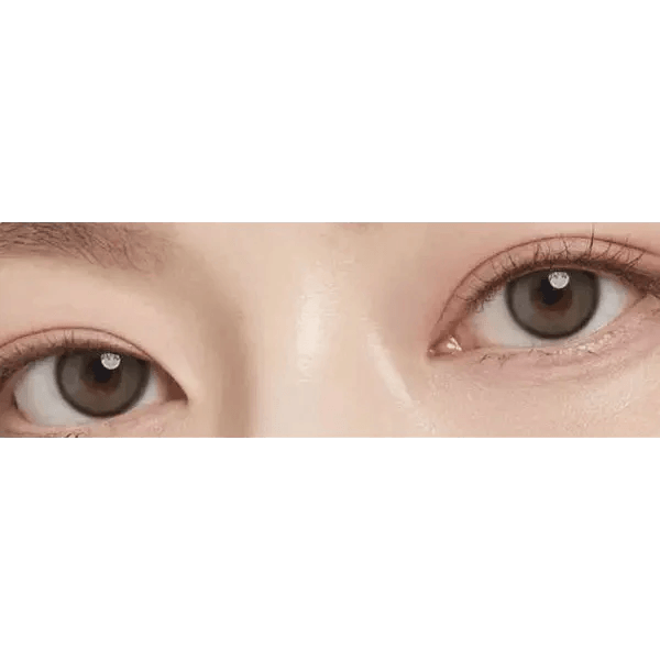 Olens Real Ring Gray — both eyes wearing the contact lenses