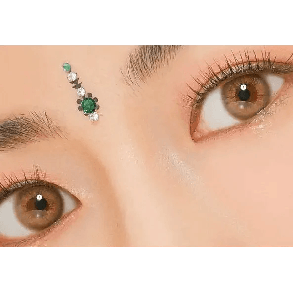 LensVery Rich Ann Mellow Brown (6p) — both eyes wearing the contact lenses