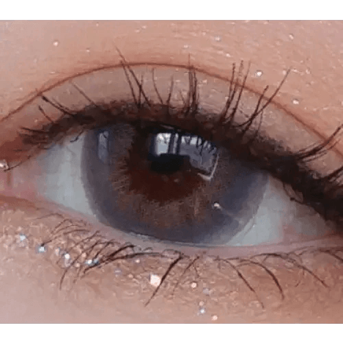 LensVery Rich Ann Mellow Gray (6p) — single-eye close-up showing the contact lens appearance