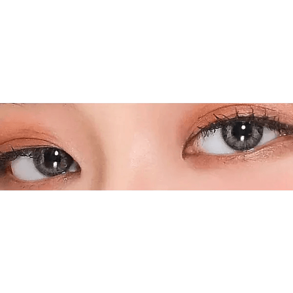 LensVery Rich Ann Natural Gray (6p) — both eyes wearing the contact lenses
