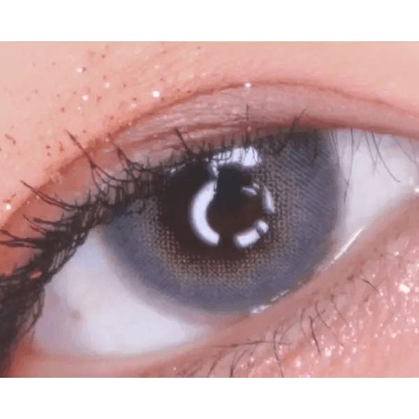 LensTown Romantea London 1Day Gray (10p) — single-eye close-up showing the contact lens appearance