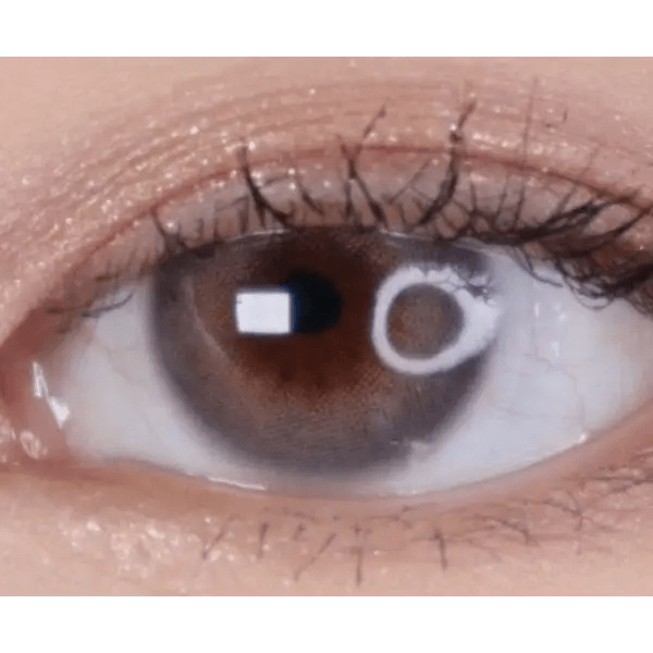 LensTown Romantea London Gray — single-eye close-up showing the contact lens appearance